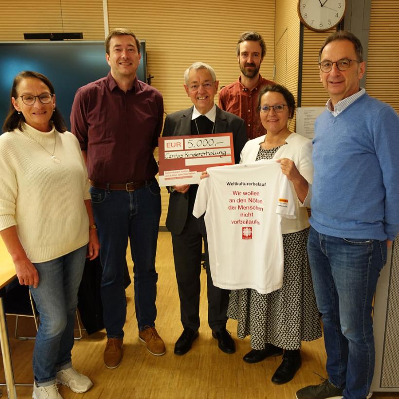 Freuen sich über die Spenden für die Caritas Kindererholung: (V. li. n. re.:) Brigitte Neundorfer, Max Wölflein, Erzbischof em. Ludwig Schick, David Mos, Ursula Kundmüller und Horst Engelhardt.