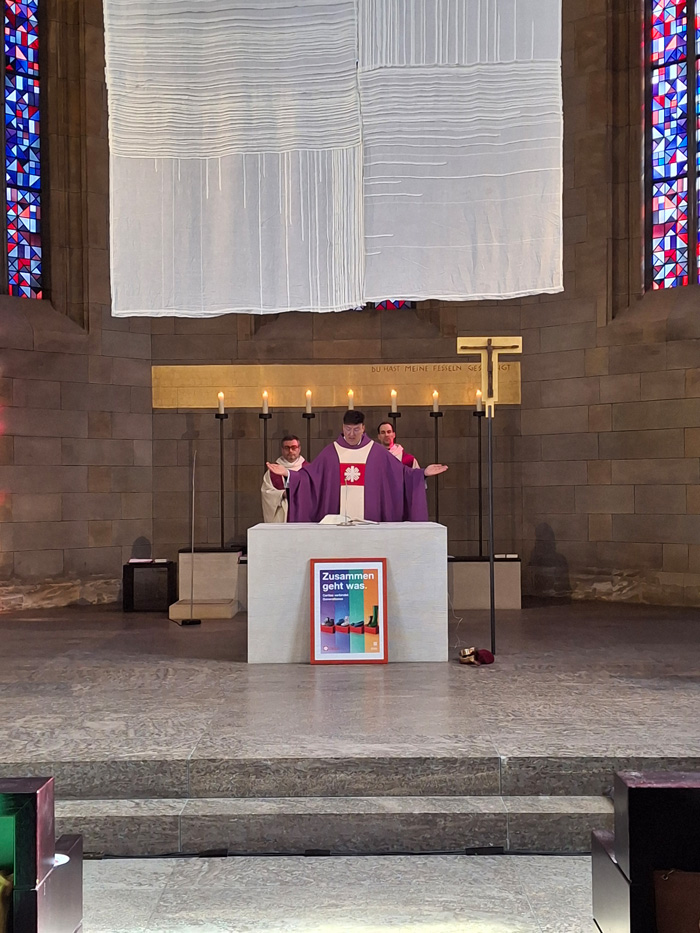 Gerd-Richard Neumeier zelebrierte den Auftaktsammlung der Caritas-Frühjahrssammlung in der St. Augustin-Kirche zu Coburg.
