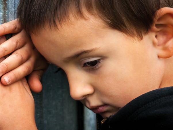 Keine Randgruppe in der Armutsdebatte: Kinder und Jugendliche. Darauf machen die Armutswochen 2026 mit ihrem Schwerpunkt „Junge Armut“ aufmerksam.