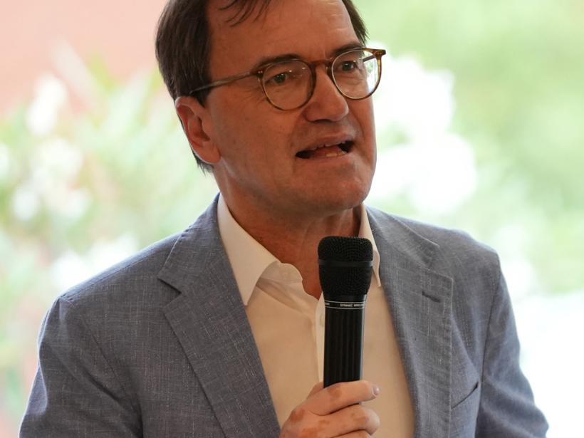 Der Bamberger Caritasdirektor Michael Endres mahnt die geplanten Kürzungen im sozialen Sektor an: „Das würde vor allem das Kinder- und Jugendhilfeangebot zahlreicher Träger hart treffen.“
