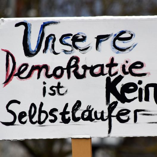 Demokratie ist kein Selbstläufer. Deshalb unterstützt der DiCV Bamberg gemeinsam mit dem Bamberger Freiwilligenzentrum CariThek die Initiatovce 'Bamberg. Demokratisch.'.