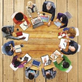 Konferenz am runden Tisch