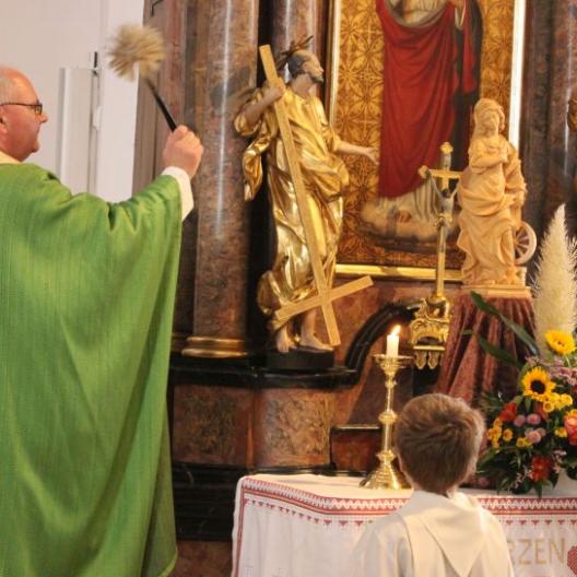 Kemmer segnet Katharinenstatue für Tagespflege Höchstadt
