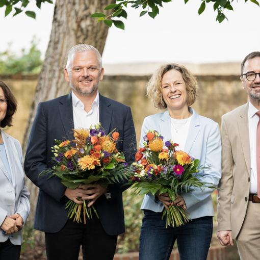 Caritasdirektor Michael Endres (1. v. re.) begrüßt gemeinsam mit der stv. Caritasdirektorin Ursula Kundmüller (1. v. li.) die neue Geschäftsführung der Caritas gGmbH St. Heinrich und Kunigunde, die ab 1. Januar 2027 die Arbeit aufnehmen wird: Tanja Blahuschek (2. v. re.) und Thomas Hergt (2. v. re.).